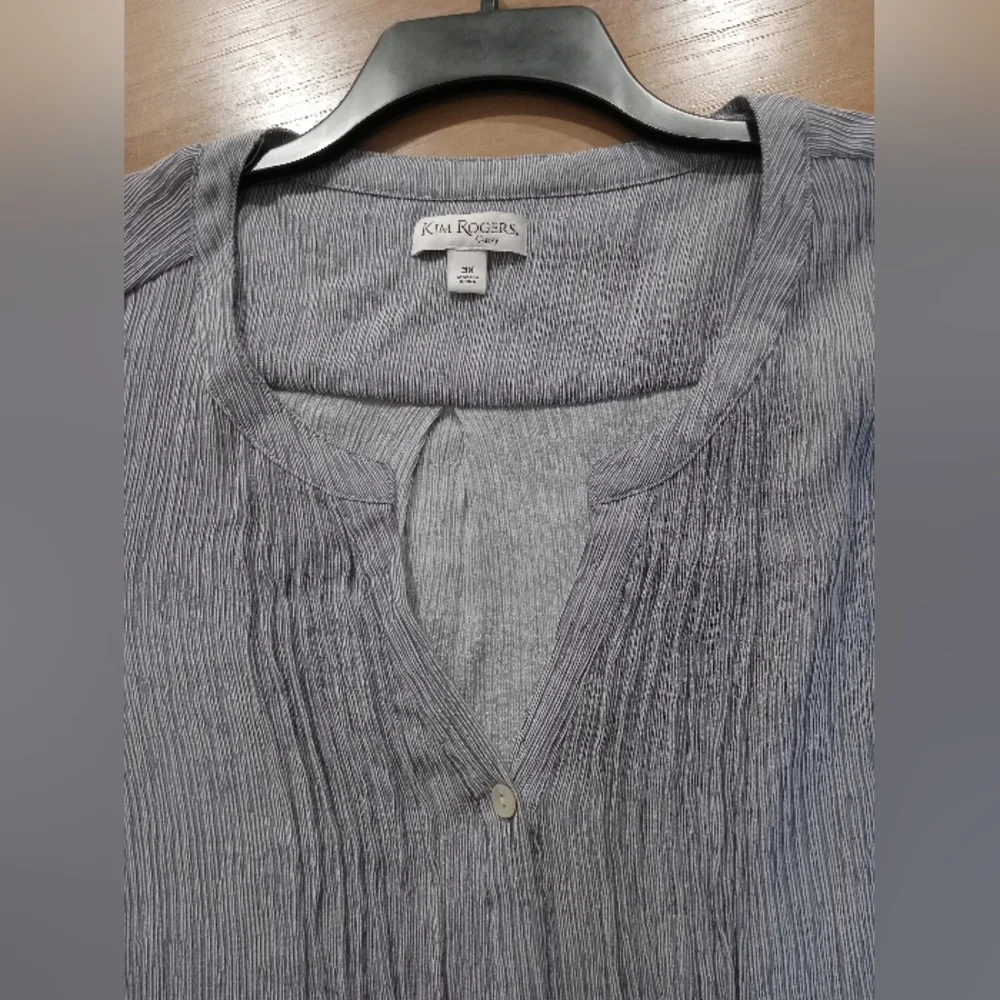 Kim Rogers Button Down Long Tunic Blue White Crinkle Fabric Excellent Tab Sleeve - Picture 1 of 3